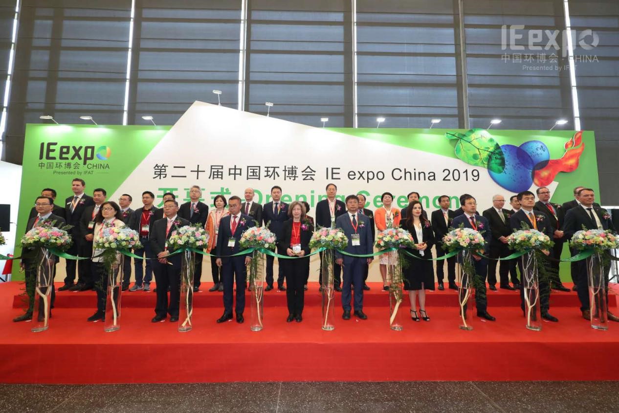 熊猫体育环境新品耀眼吸睛，惊艳亮相第二十届中国环博会