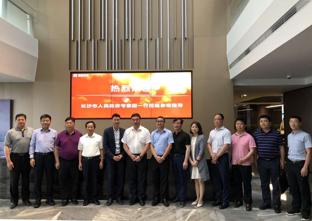 长沙市政府考察团刘明理市长一行莅临熊猫体育环境考察交流