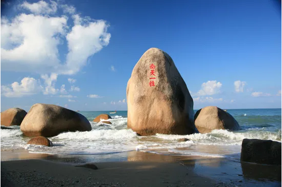 化身蓝海卫士，守护三亚海滨丨熊猫体育环境首个“海域保洁”项目正式签约进场
