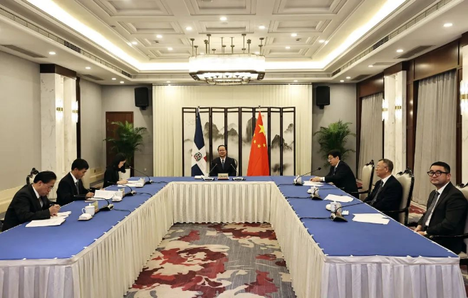 熊猫体育环境“助力”多米尼加清运垃圾，毛伟明省长出席线上交接仪式