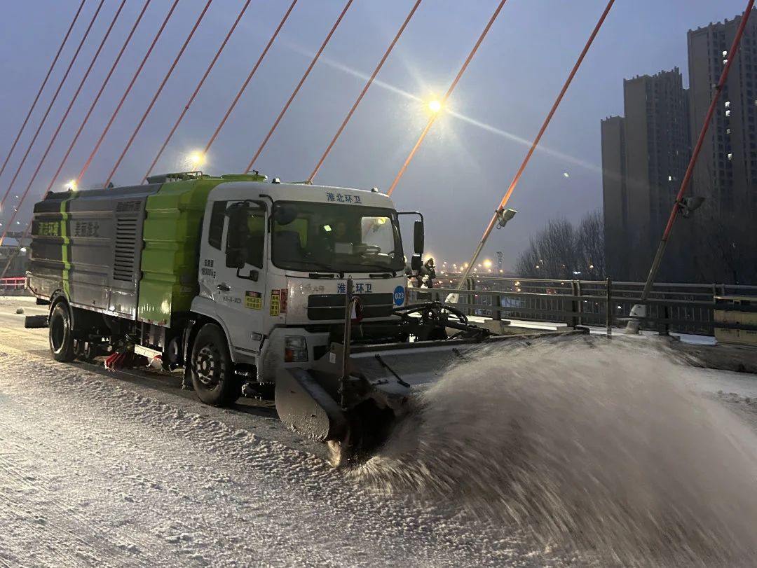 以雪为令 闻雪而动丨熊猫体育环境吹响“抗冰除雪”集结号